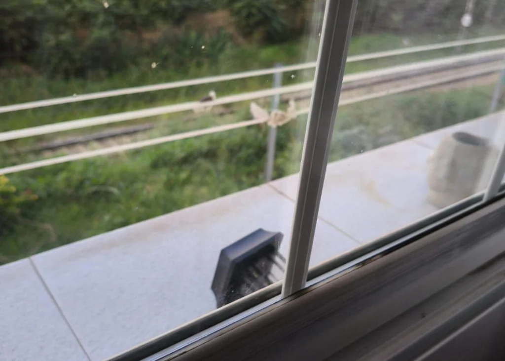 Vista desde la ventana hacia la vía del tren, Piso de 3 habitaciones en venta en Granollers