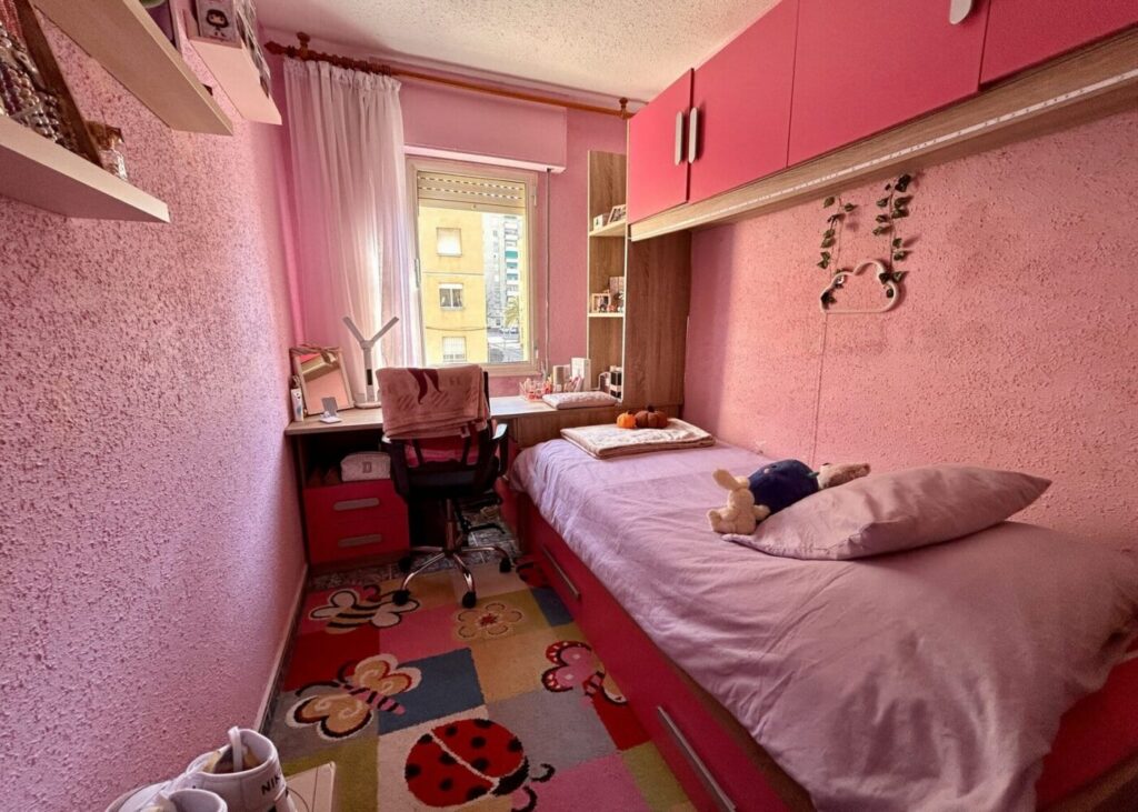 Dormitorio infantil, cama individual