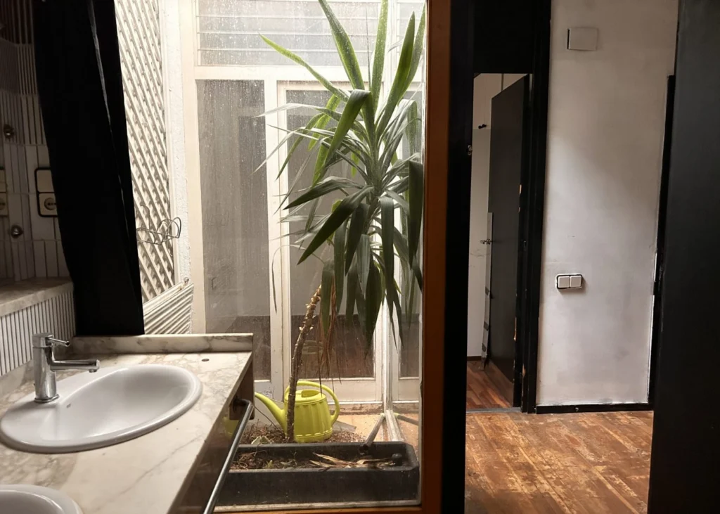 Baño, vista hacia el patio interior, Piso en Venta en Gran, Sant Vicenç de Castellet, Barcelona