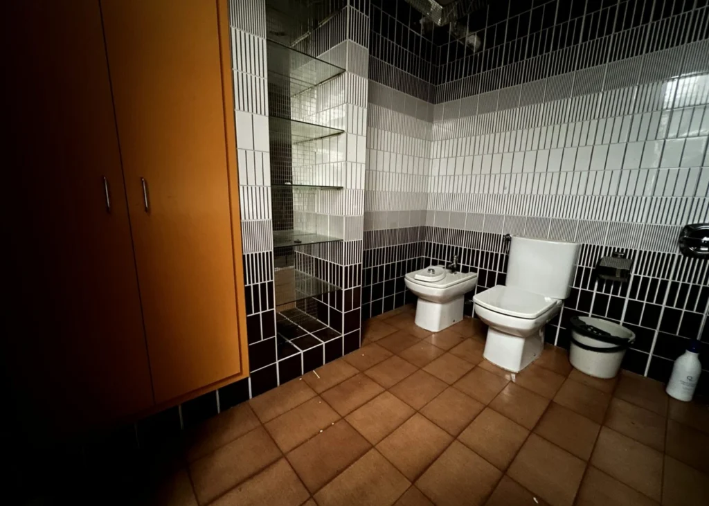 Pasillo con espejo hacia una habitación, Piso en Venta en Gran, Sant Vicenç de Castellet, Barcelona