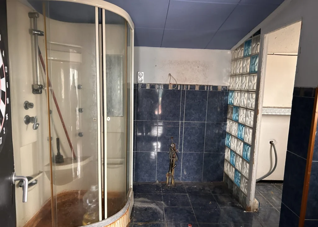 Salón con chimenea, pendiente de reforma, Piso en Venta en Gran, Sant Vicenç de Castellet, Barcelona